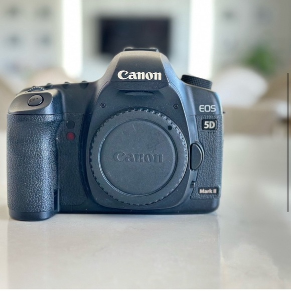 Canon EOS 5D Mark 2 camera - Picture 2 of 10